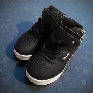 NEW FILA Vulc 13 Boys High Top Shoes Size 7 (Fits like a Size 6) Black/White